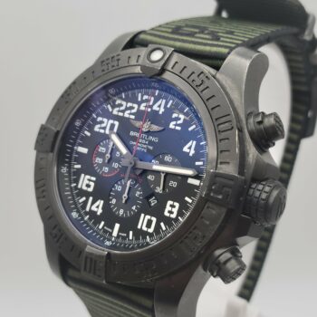 Breitling Super Avenger Military, 2014, réf M2233010 - Vue trois-quart face